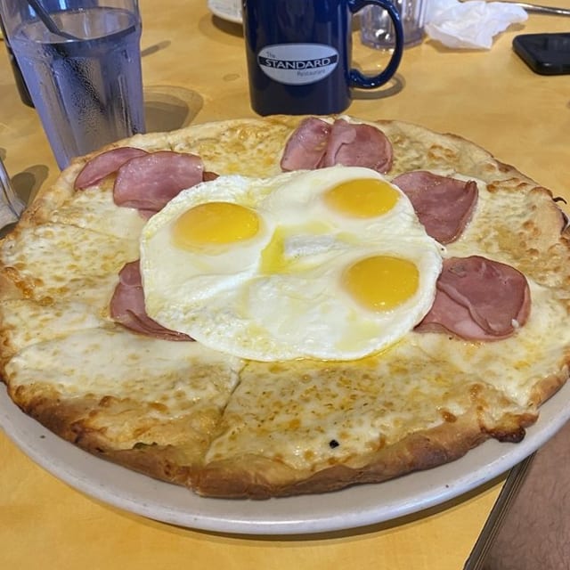 Benedict Pizza.